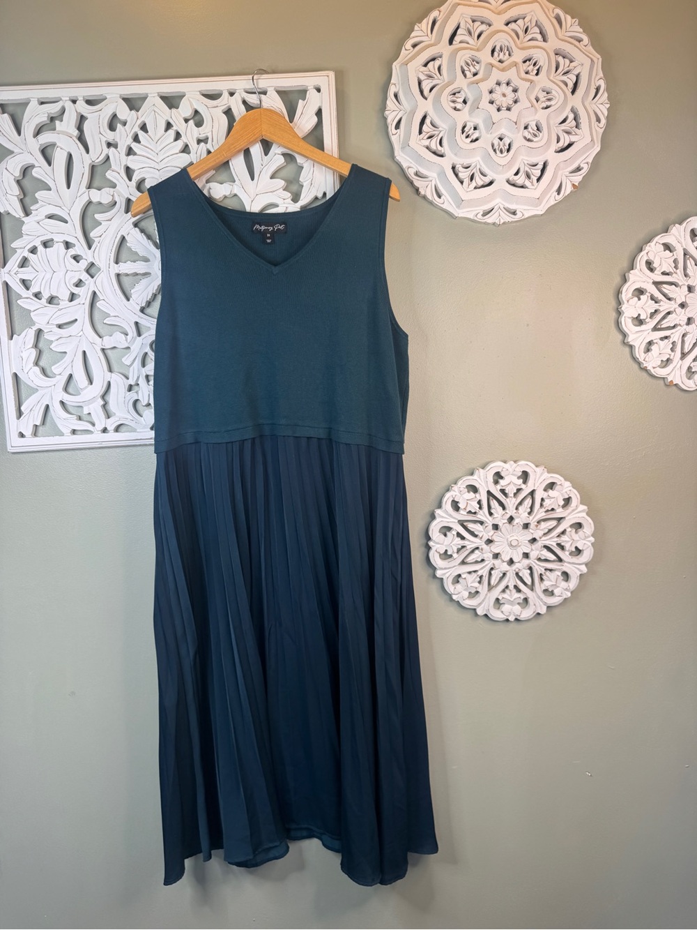 Montgomery Post 2X Teal V-Neck Knit Pleated Midi Dress Stitch Fix